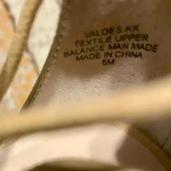 Kelly & Katie Nude Valdes Heels - Picture 8 of 8